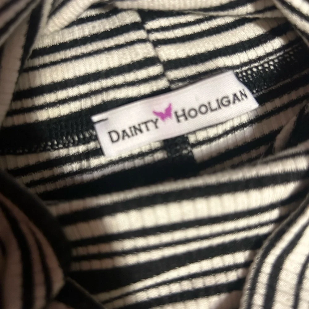 Dainty Hooligan Black & White Stripe Flowy Sleeveless Turtleneck Dress Size Sm - Picture 6 of 6